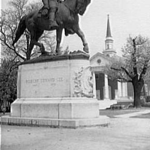Charlottesville’s monument to Robert E. Lee in the 1920s.