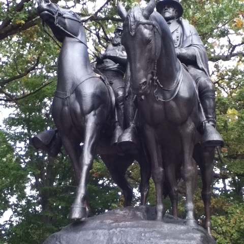 Joint statue of Stonewall Jackson and Robert E. Lee.