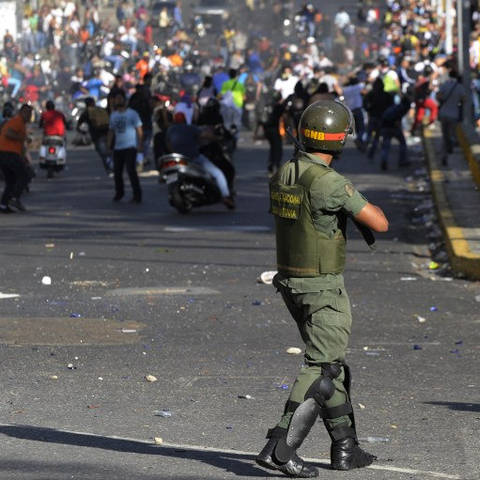 Protesters and National Guard troops clashed during an anti-Maduro protest in 2014.