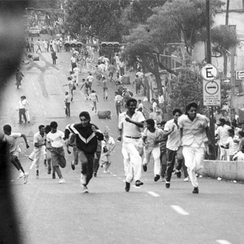 Protestors during the Caracazo riots in 1989.