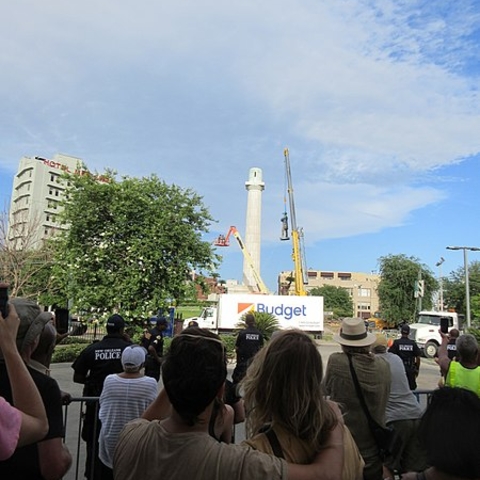 A crowd watching the removal of the statue of Robert E. Lee.