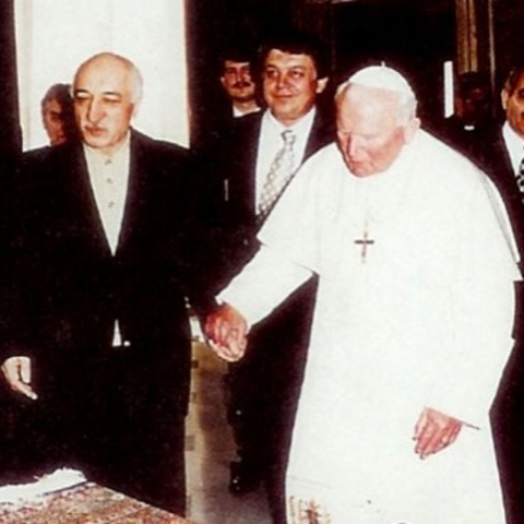Muhammed Fethullah Gülen and Pope John Paul II.