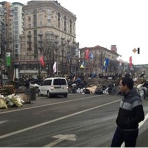 Barricades were erected in both directions of Khreshchatyk Boulevard and on its feeder streets.
