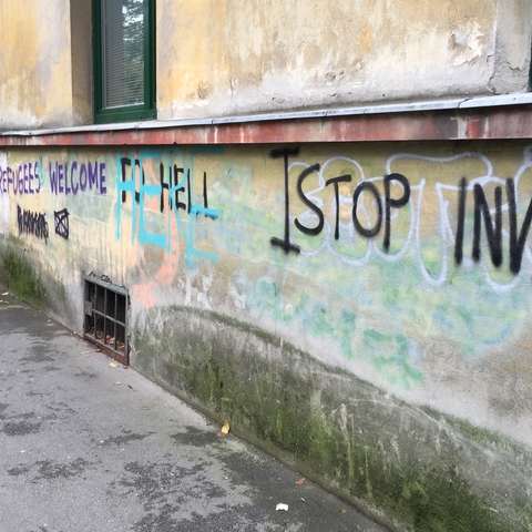 Pro-refugee and anti-refugee graffiti.