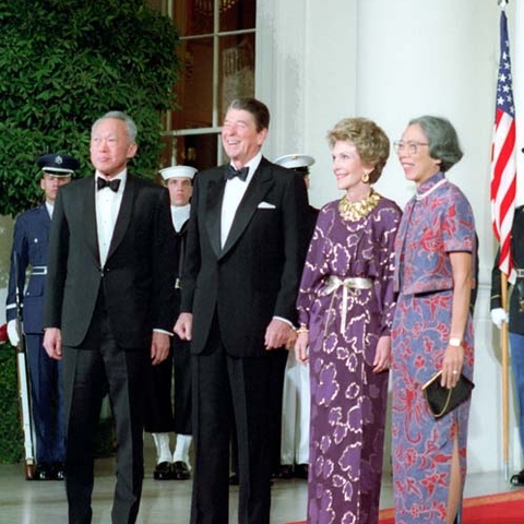 Lee Kuan Yew stands with President Ronald Reagan, Nancy Reagan, and wife Kwa Geok Choo.