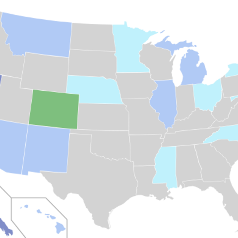 This map shows state-level laws concerning marijuana. Green: states that have completely legalized marijuana.  Dark Blue: states with both medical and decriminalization laws.  Medium Blue: states with legal medical marijuana laws.  Light Blue: states with marijuana decriminalization laws.