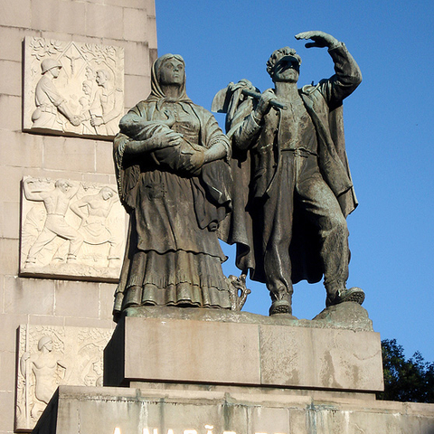 This monument is dedicated to the immigrant population.