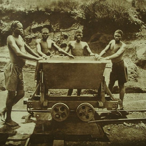 Ruandese workers at a copper mine.