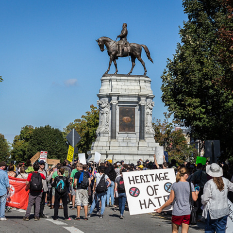 Counter-protesters at a rally at the Robert E. Lee statue in Richmond, VA in 2017.