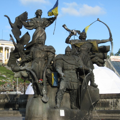 The monument to the legendary founders of Kyiv.