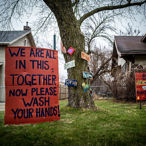 A house in Des Moines, Iowa sharing messages of encouragement to passing cars.