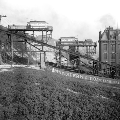 The Bellevue Incline in Cincinnati, Ohio, transports two trolleys and a horse and wagon.