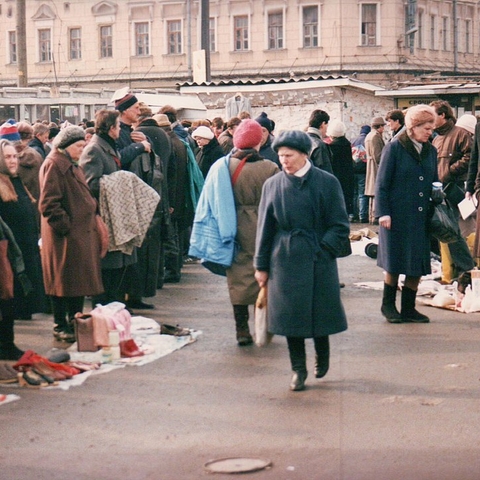 A flea market in the streets of Rostov-on-Don.
