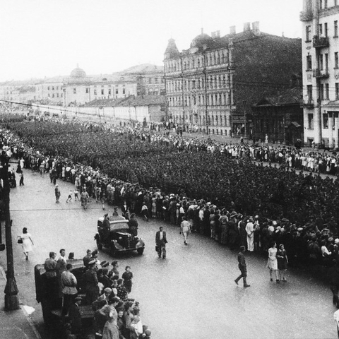 An image of the German Prisoners March on July 17, 1944.
