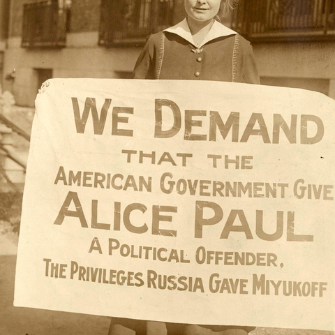 Lucy Branham in 1917 picketing to support Alice Paul.