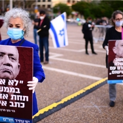 2,000 Israelis in Tel Aviv protest a proposed coalition government led by Benjamin Netanyahu.