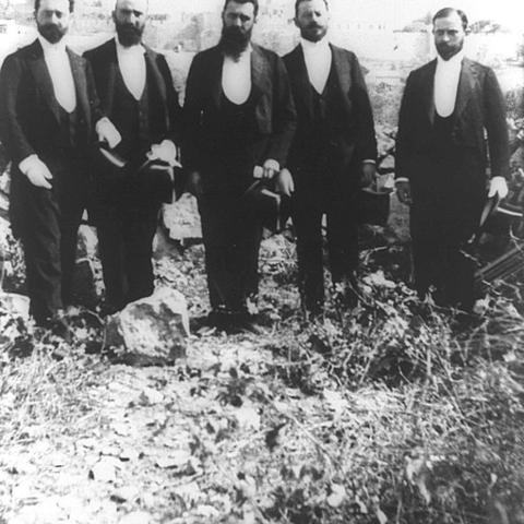 Theodor Herzl with a Zionist delegation.