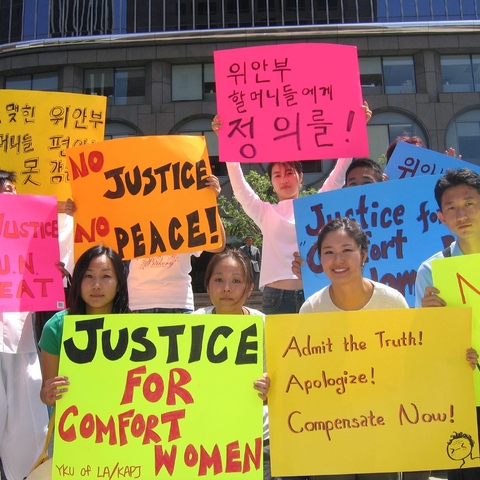A 2005 rally demanding acknowledgment and compensation for comfort women.